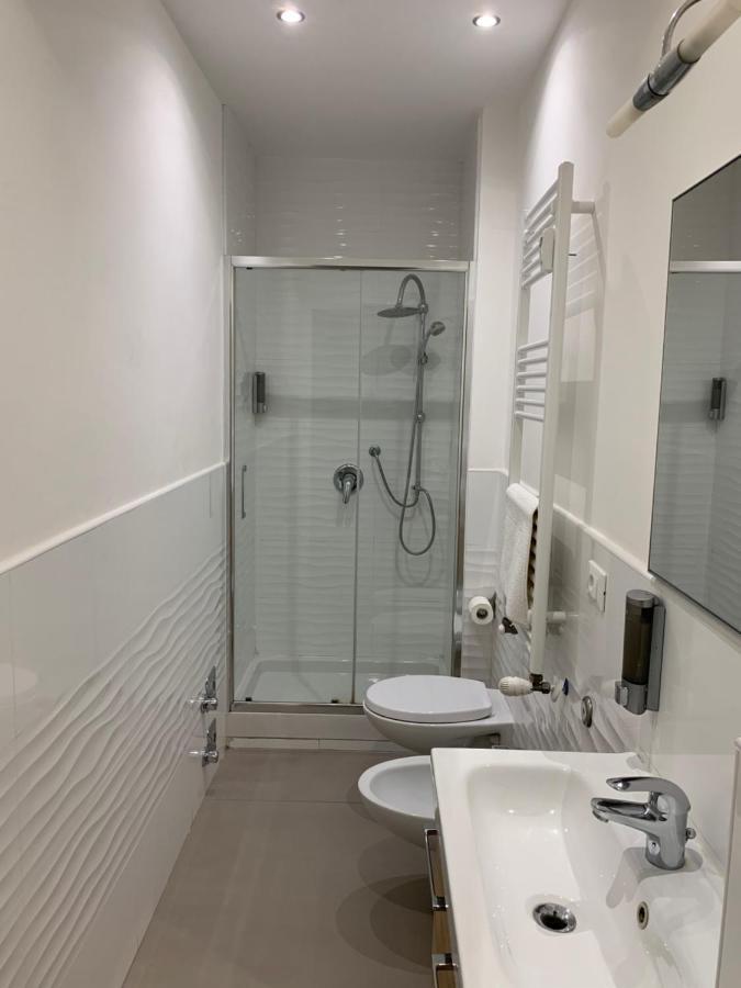 Ugo Lenzi 6 Apartments Bologna Esterno foto